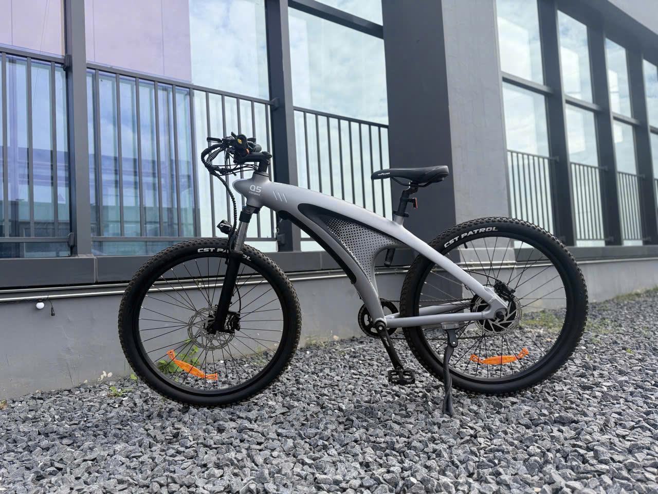 Xe đạp điện đi được bao nhiêu km một lần sạc?